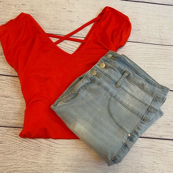 Red Cross back tshirt - Picture 3 of 3